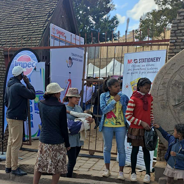 PARTENARIAT SOMAPRO ET HALLE EVENT EN SOUTIEN DES ENFANTS SCOLARISES DE LA COMMUNE DALASORA