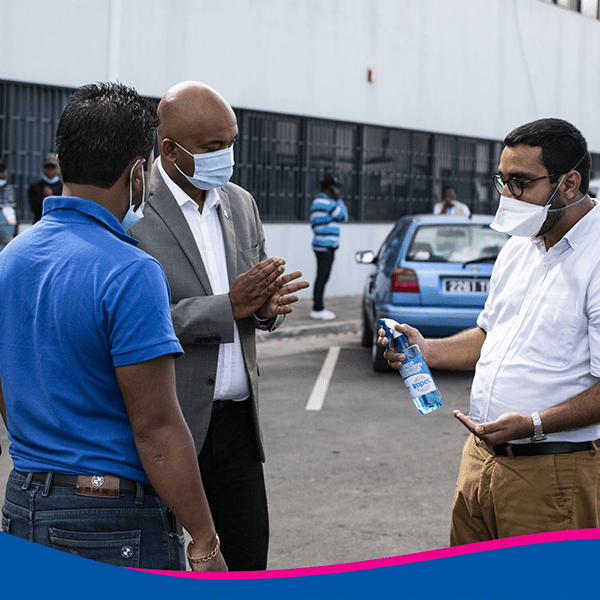 Outre les solutions pour lhygiene des mains la SOMAPRO a egalement fait don de flacons de sprays desinfectants multi surfaces