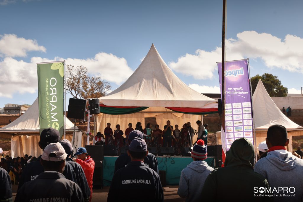 SOMAPRO sponsorise la célébration de la 64ème année d'indépendance de Madagascar dans la commune Anosiala.