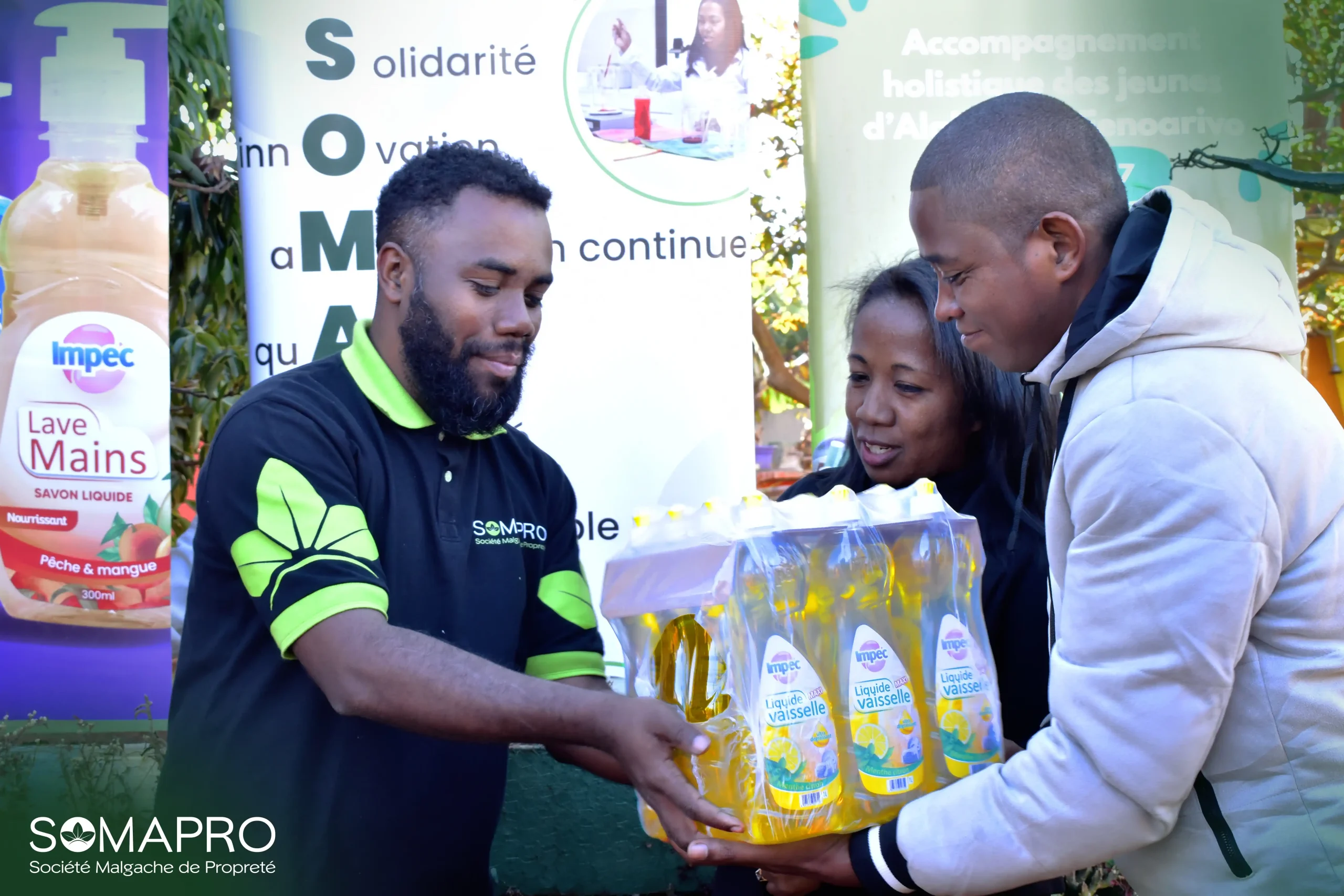 Remise de produits IMPEC offerts par SOMAPRO