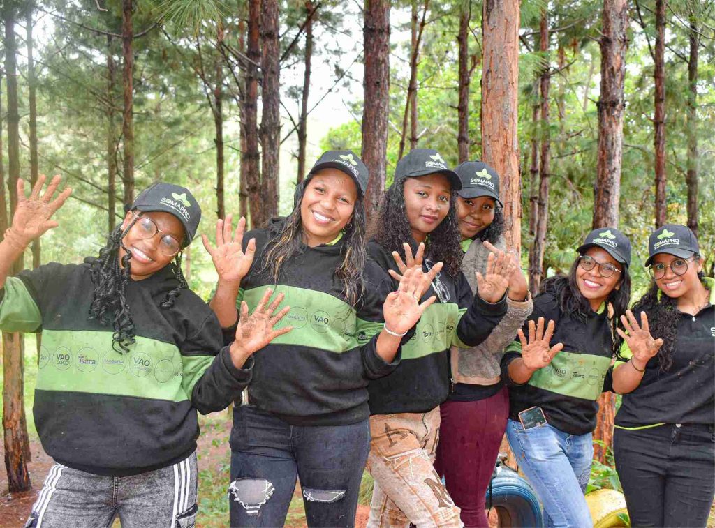 FAMBOLENA 2026 sans logo Plan de travail 1 copie 92 5 11zon